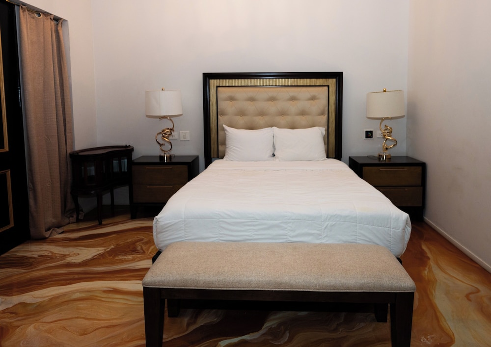 Comfort Room, 1 Queen Bed