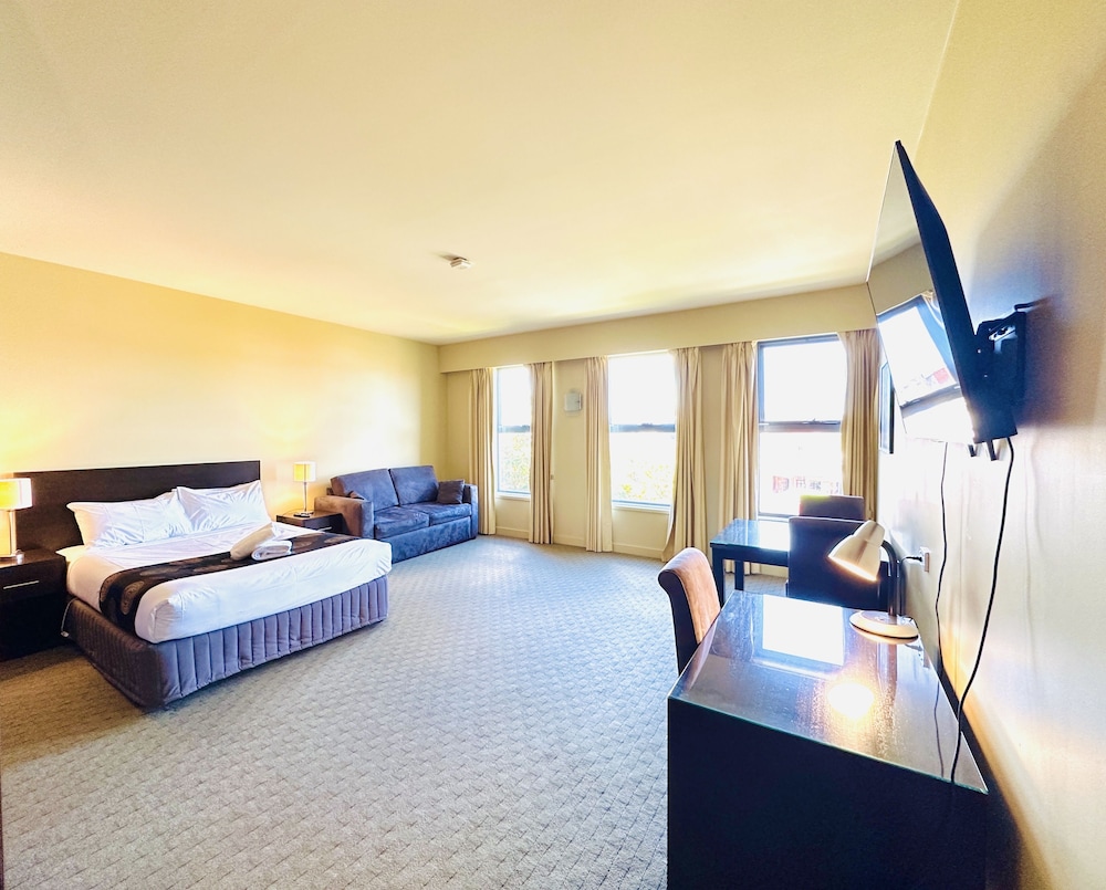 Deluxe Room, 1 Queen Bed, Non Smoking - Photo 2