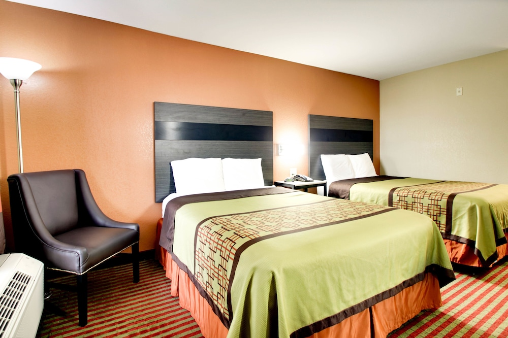 Standard Room, 2 Queen Beds, Non Smoking - Photo 5