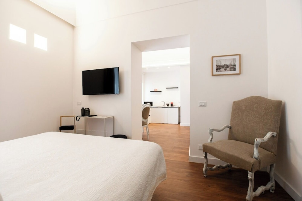 Exclusive Apartment, 1 Bedroom, Kitchen, Annex Building photo 2