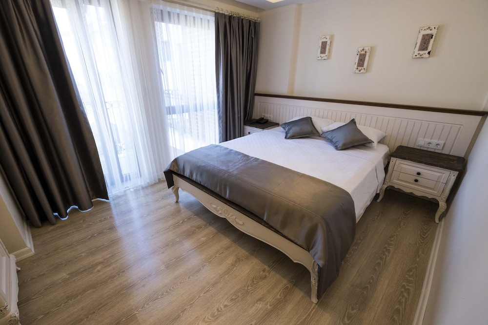 Deluxe Room - Photo 1