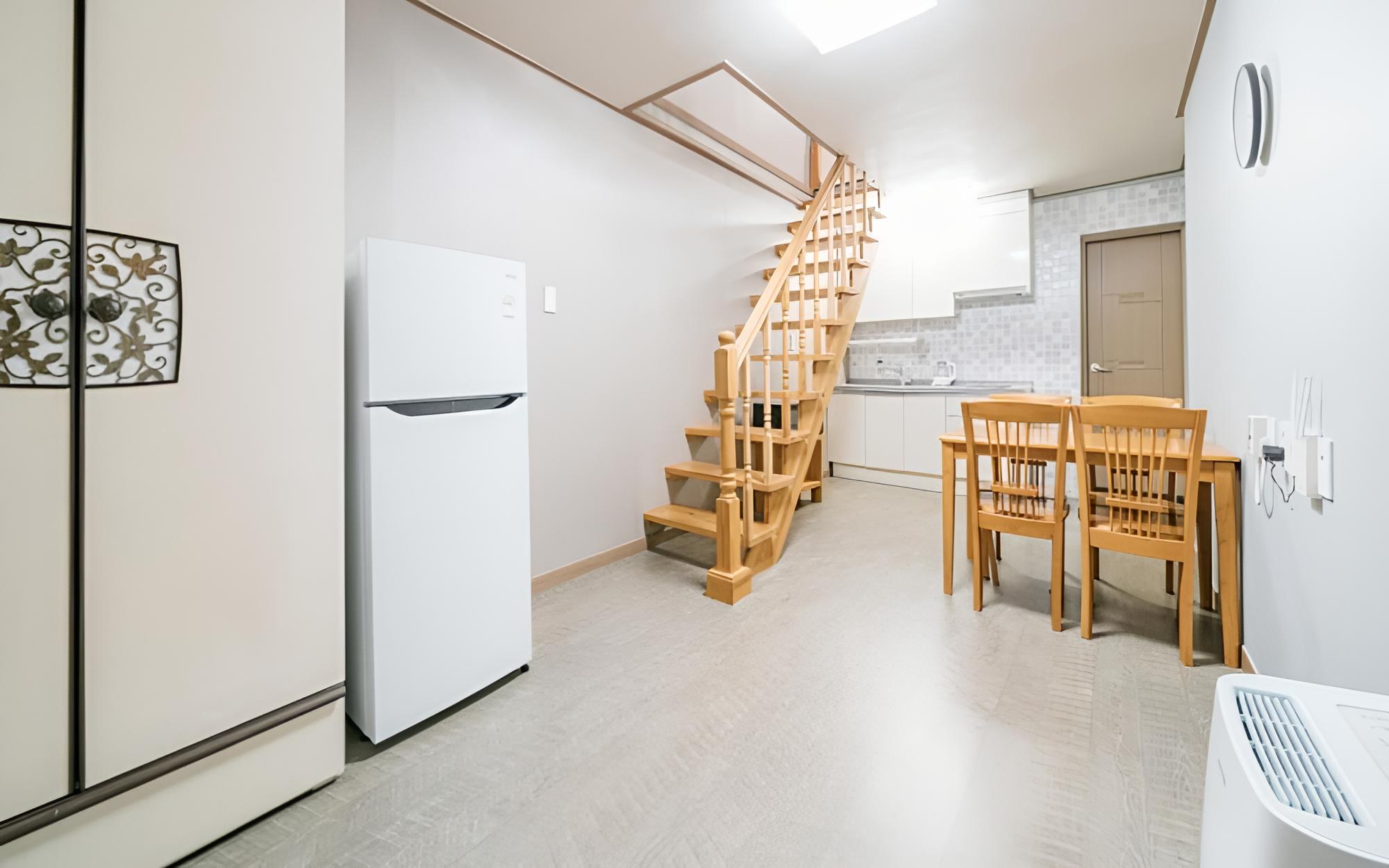 Room (103 (upstairs)) photo 1