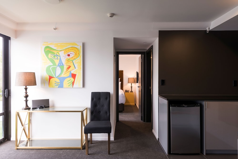 Family Room thumbnail 6