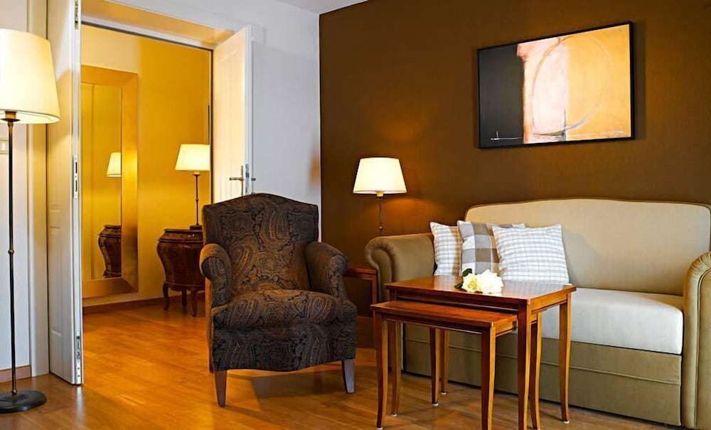 Deluxe Suite, 2 Bedrooms, Balcony, Mountain View (Symphonie)