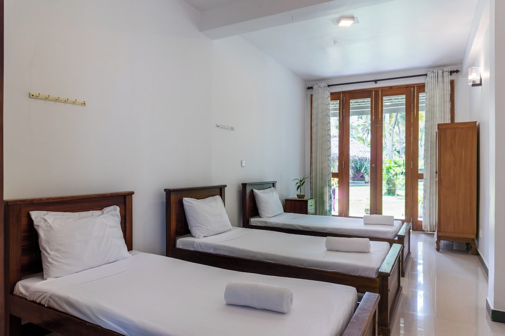 Shared Dormitory, Women only photo 1
