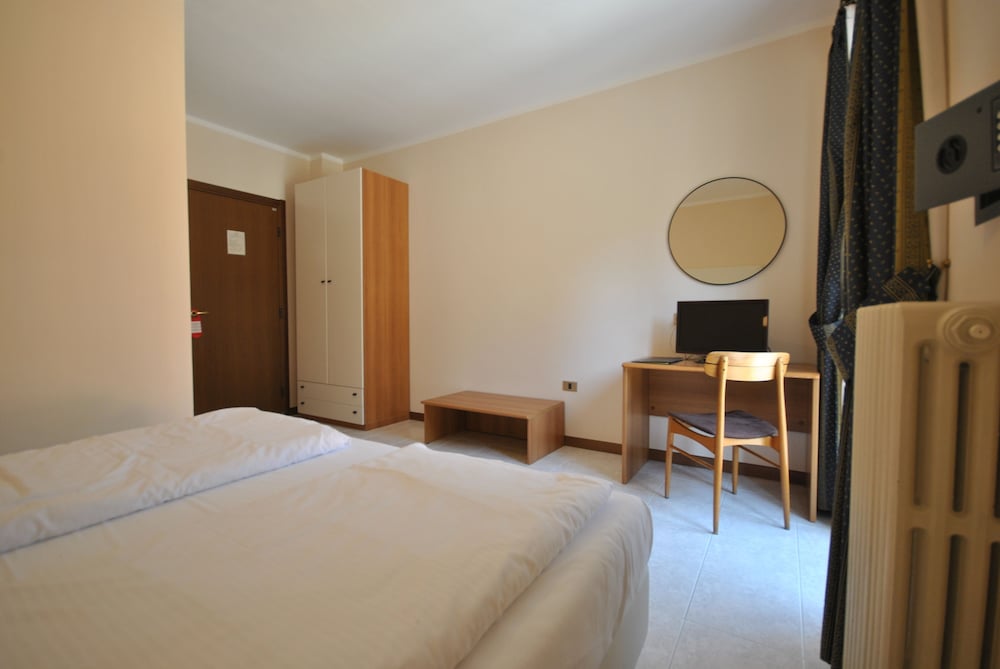 Standard Double Room photo 3