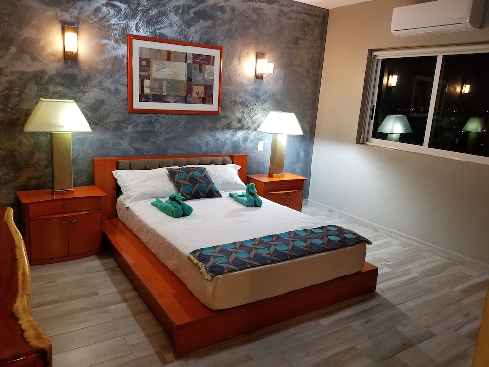Design Room, 1 Queen Bed, City View photo 1
