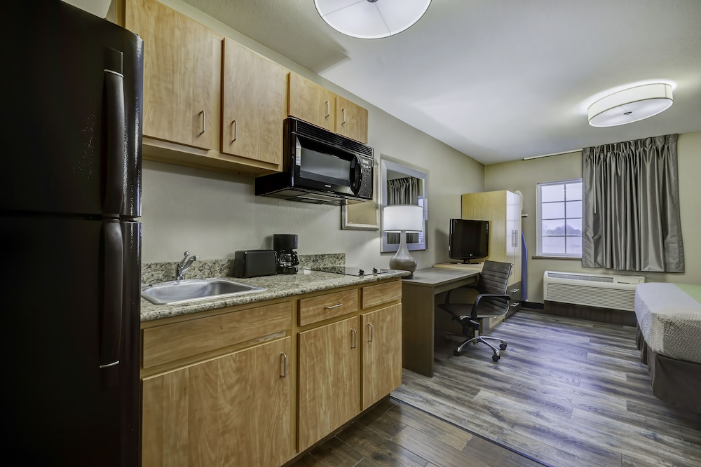 Deluxe Room, 1 King Bed, Non Smoking, Kitchenette photo 2