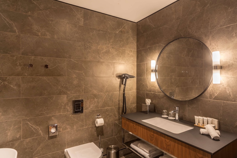 Superior Room, River View (Spa access) thumbnail 5