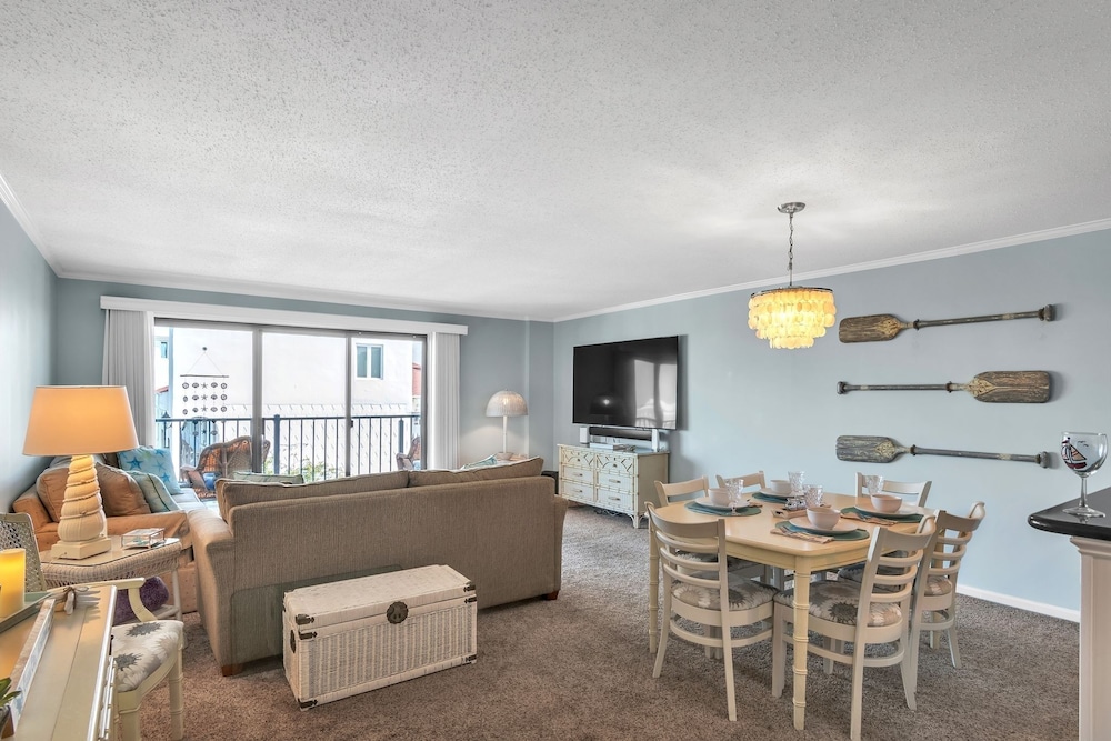 Condo, 2 Bedrooms