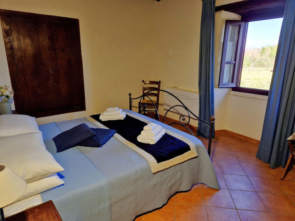 Deluxe Apartment, 2 Bedrooms, Kitchen, Courtyard View photo 3