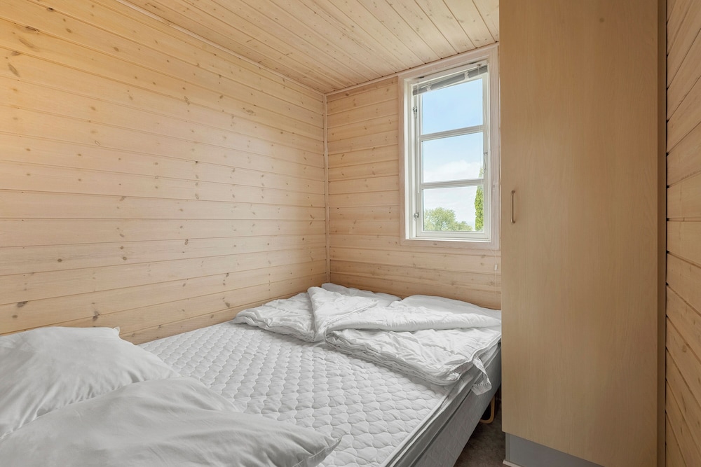 Basic Cabin photo 2
