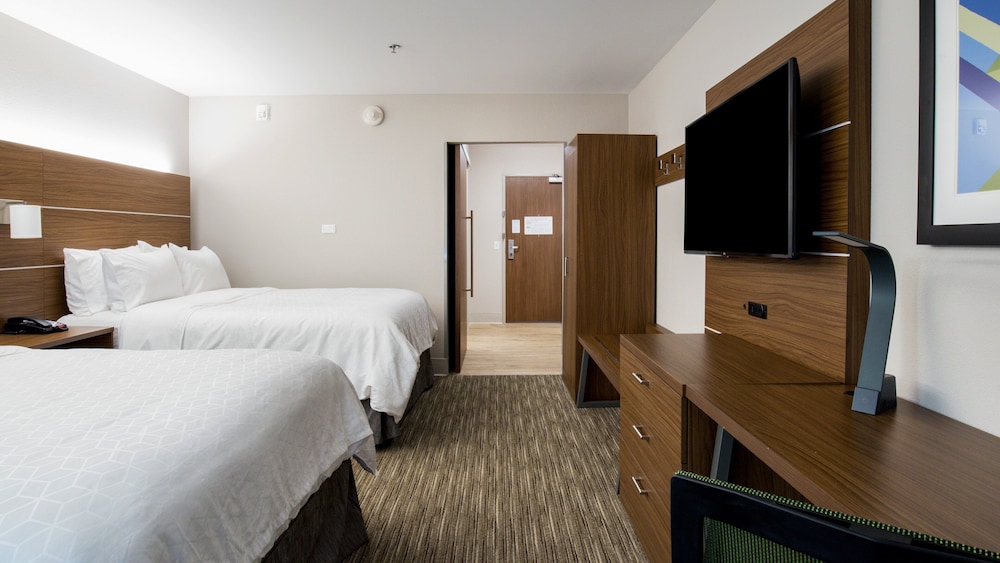 Standard Room, 1 King Bed, Accessible (Mobility, Roll-In Shower) photo 3