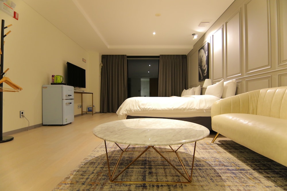 Standard Twin Room - Photo 13