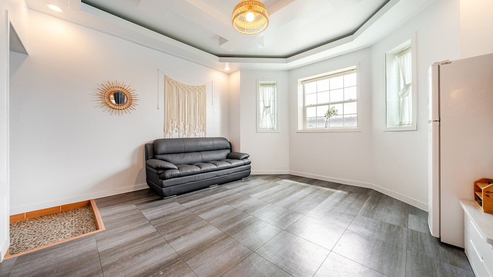 Basic Room, 1 Bedroom (Silver Sand)