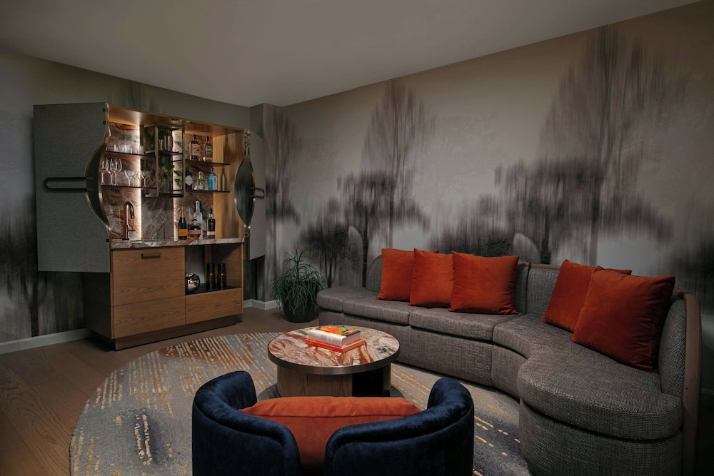 Suite, 1 Bedroom, Balcony - Photo 5