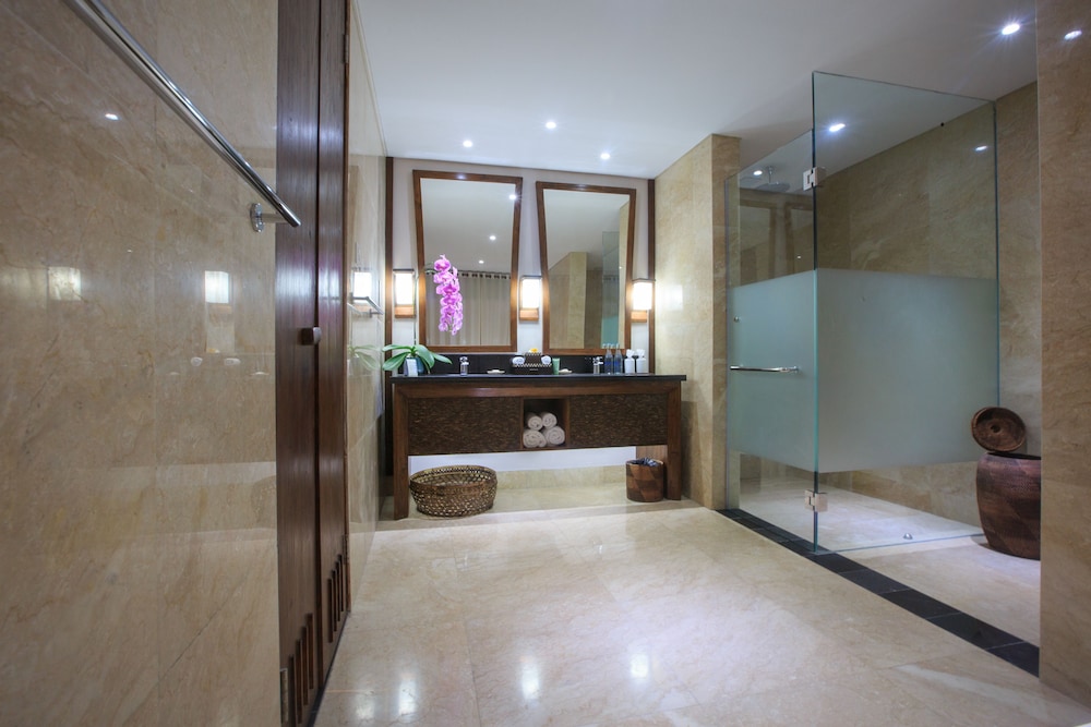 Two-Bedrooms Infinity Lap Pool Villa - Photo 14