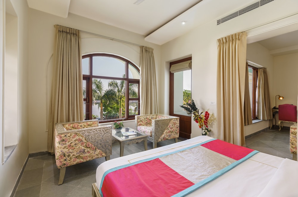 Heritage Lake View Silver Suite with Balcony