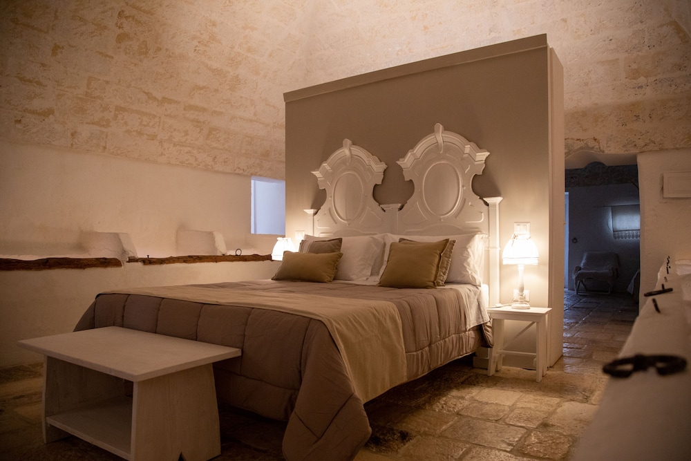 Superior Suite, Private Pool, Courtyard View photo 1