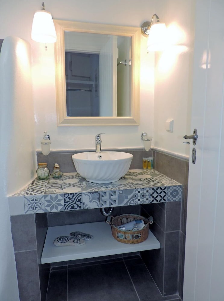 House, 2 Bedrooms (Ageri) photo 2