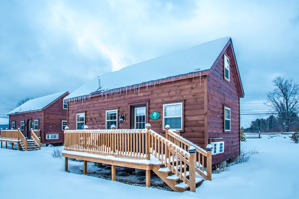 Pine Cabin #7:  Lakeside Log Cabin Escape