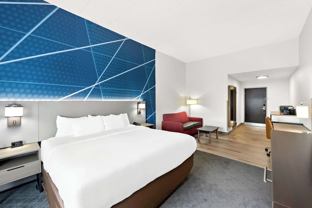 Suite, 1 King Bed with Sofa bed, Accessible, Non Smoking - Photo 4