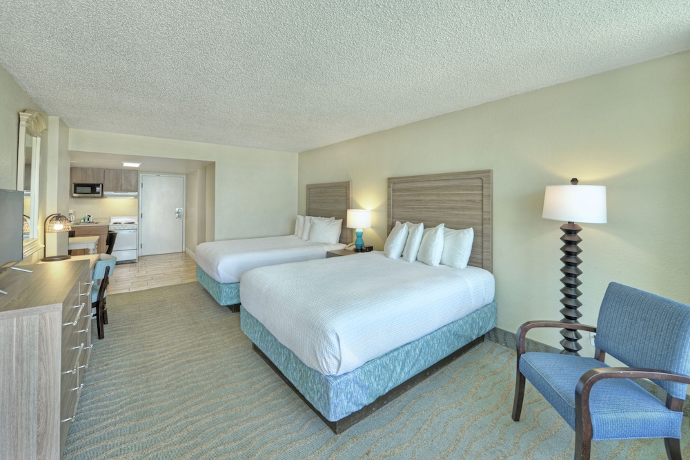 Oceanfront Queen Studio - Photo 2
