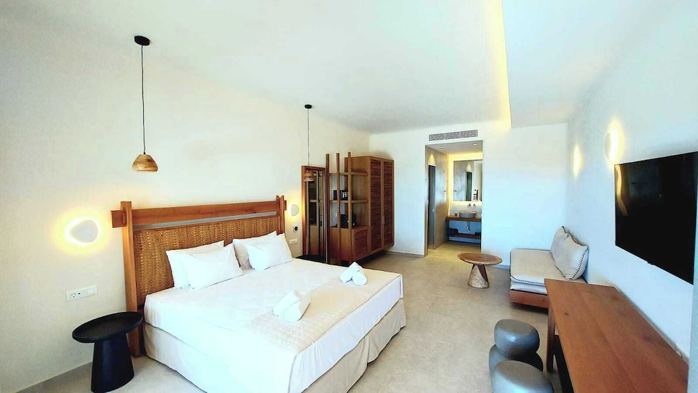 Superior Suite Private Pool