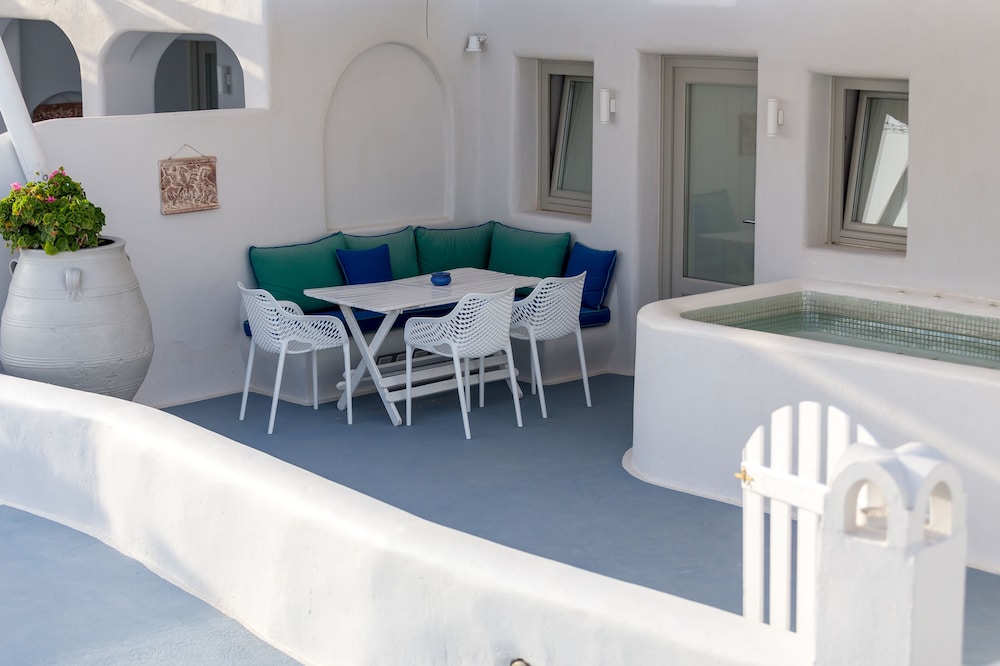La Perla Villa with Outdoor Hot Tub and Caldera View - Photo 6