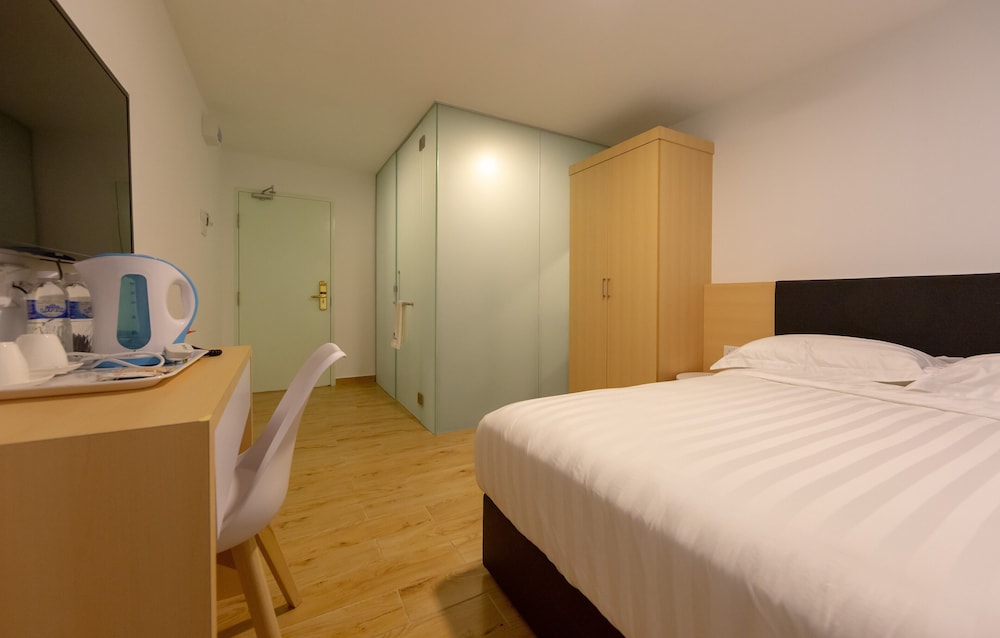 Deluxe Queen Room