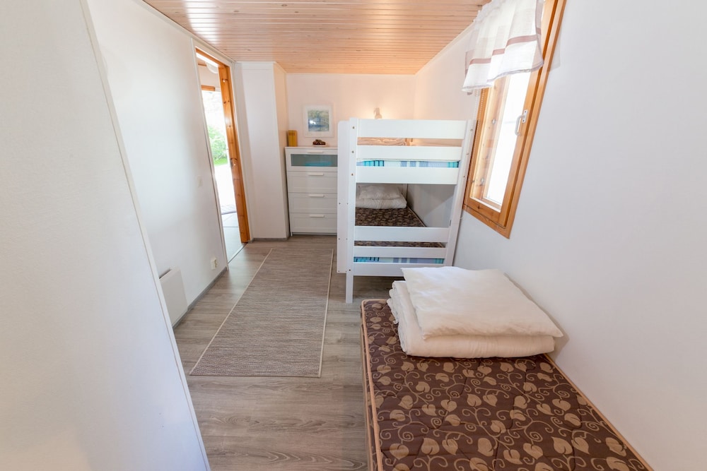 Cottage, multiple beds (5-6 Adults) - Photo 3
