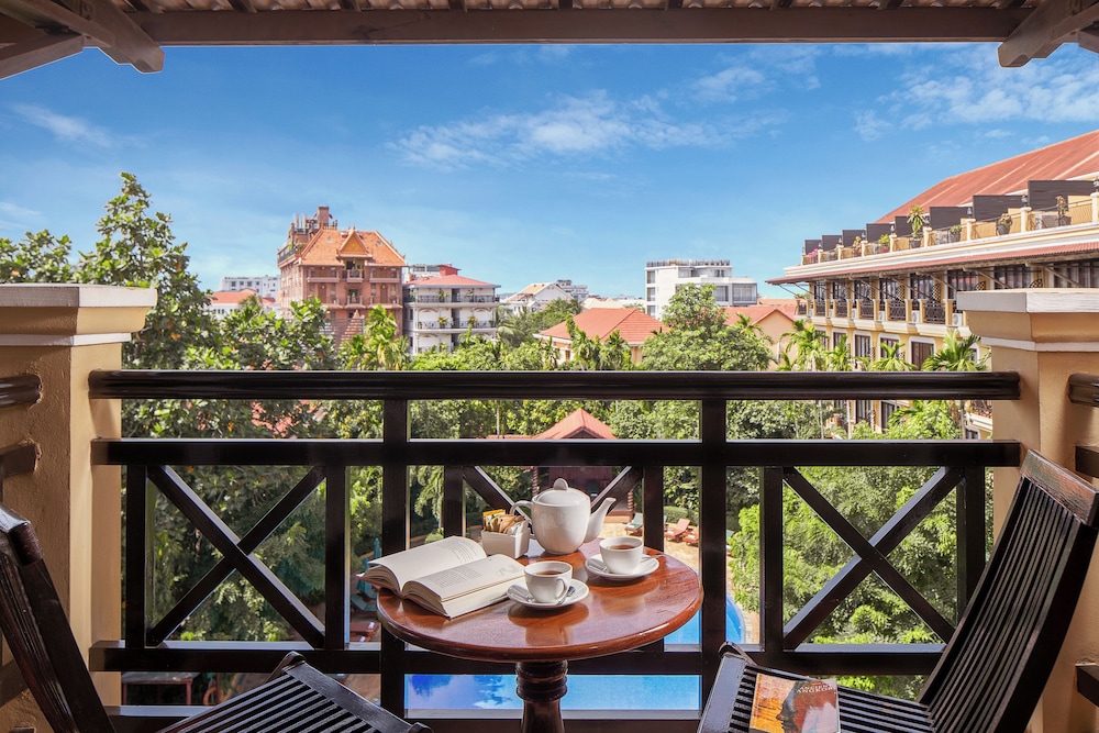 Deluxe Triple Room - City View - Photo 4