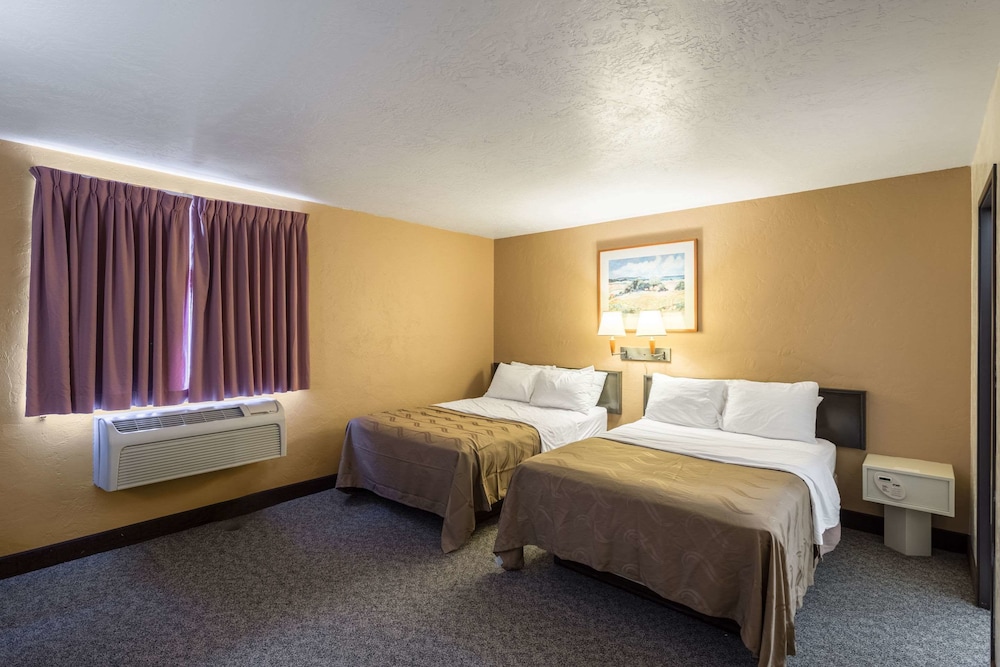 Standard Room, 2 Queen Beds, Non Smoking - Photo 6