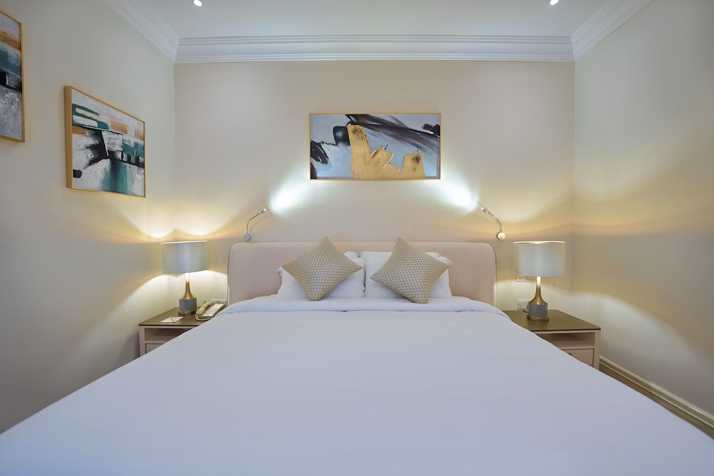 Premium Suite, 1 King Bed - Photo 1