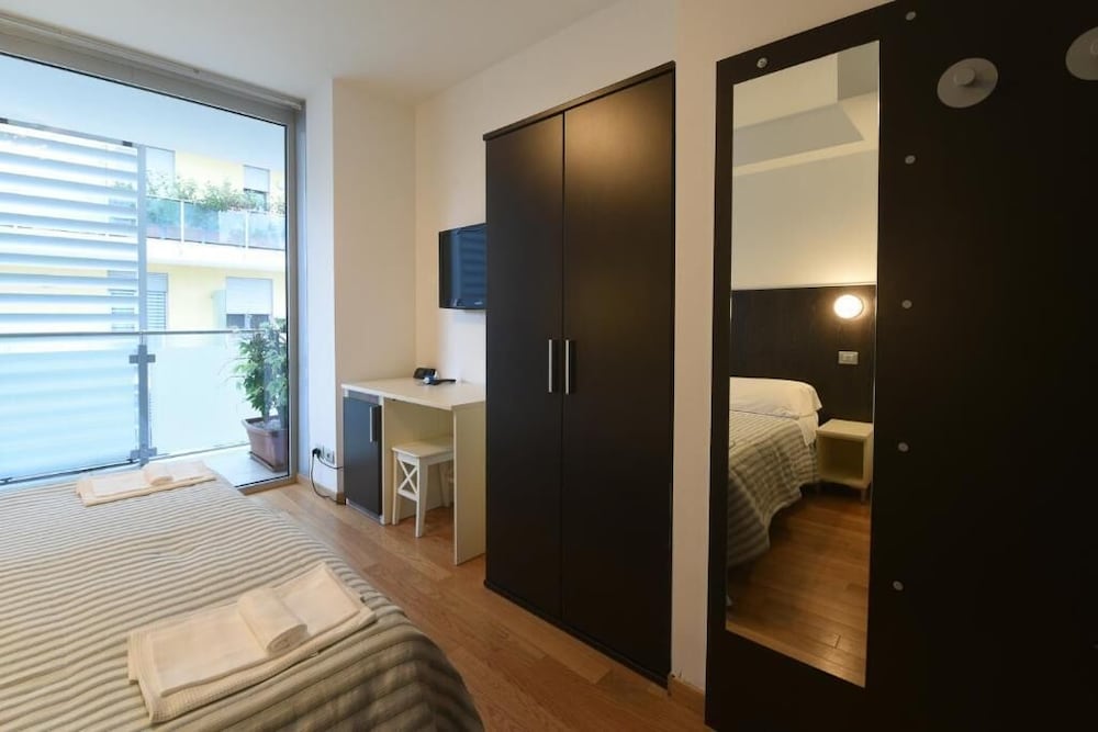 Superior Double or Twin Room, Ensuite (Guglielmo Marconi) photo 3