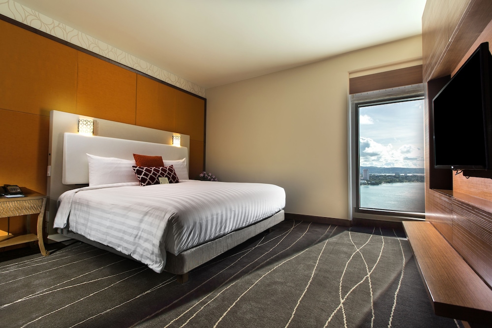 Executive Suite, 1 King Bed- Children (6-11 yrs old) will incur additional charge for breakfast