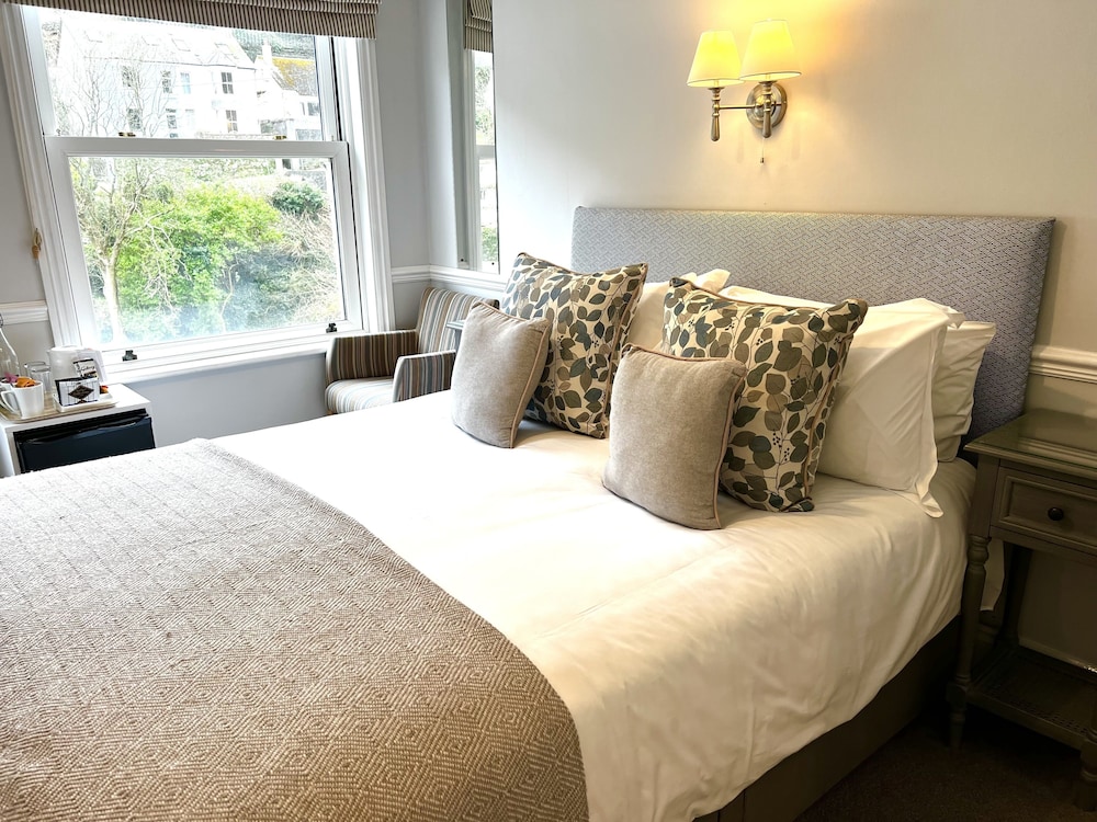 Double Room, 1 King Bed, Ensuite - Room 3 - 2nd Floor, Front (Not dog friendly)
