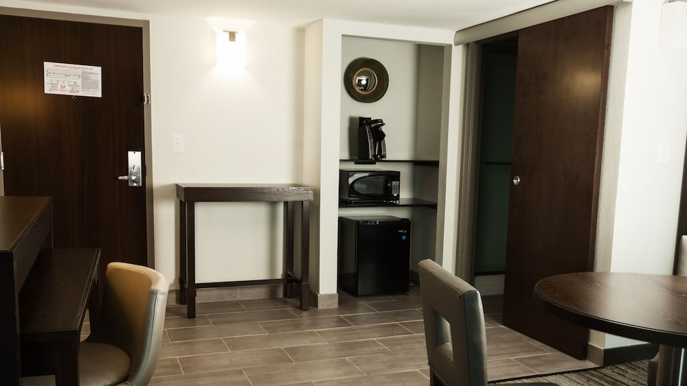 Standard Room, 1 King Bed with Sofa bed, Accessible (Communications) - Photo 1