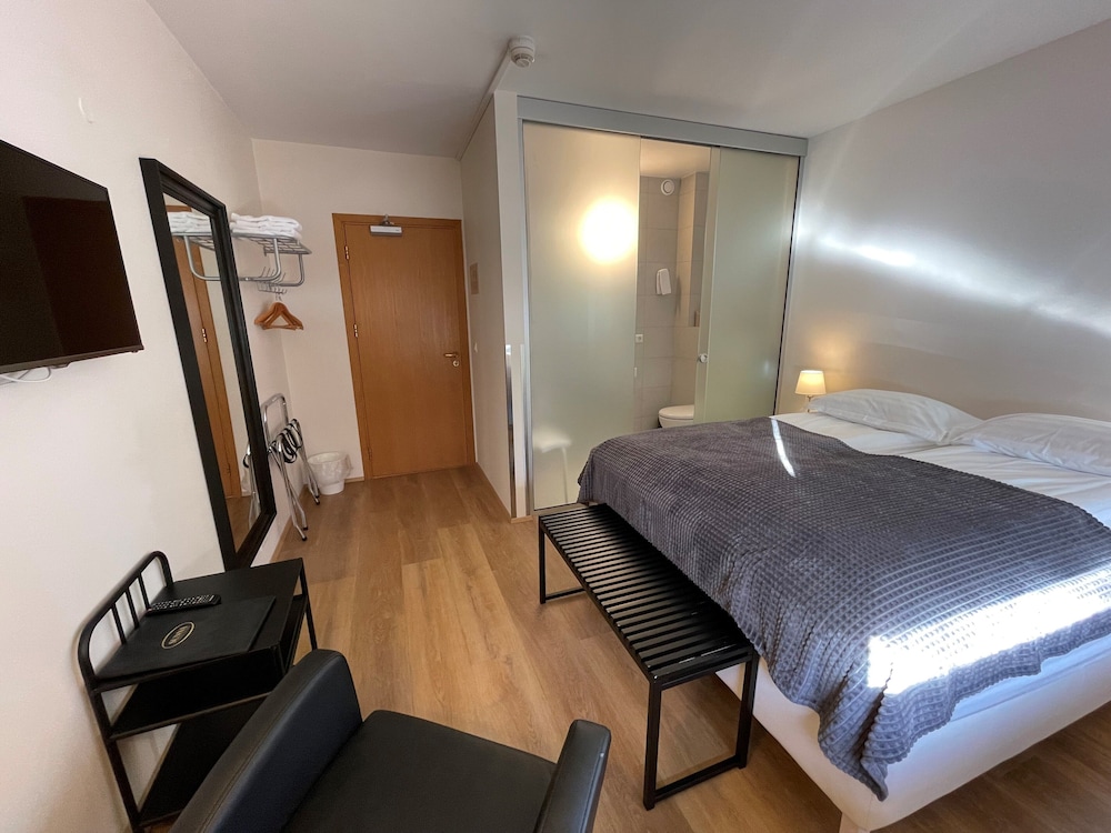 Standard Twin Room, Private Bathroom