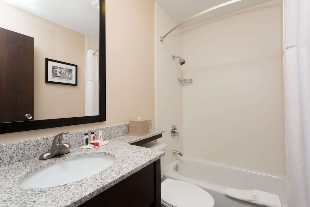Room, 2 Queen Beds, Non Smoking, Ground Floor (First Floor) - Photo 3