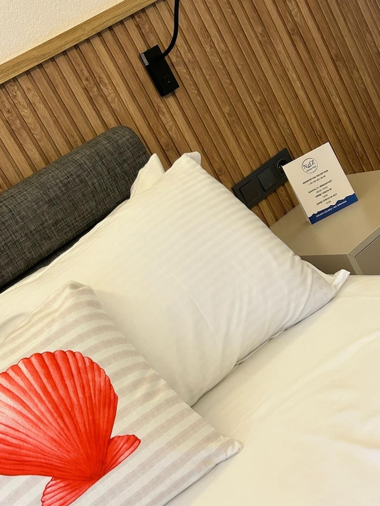 Deluxe Room - Photo 5