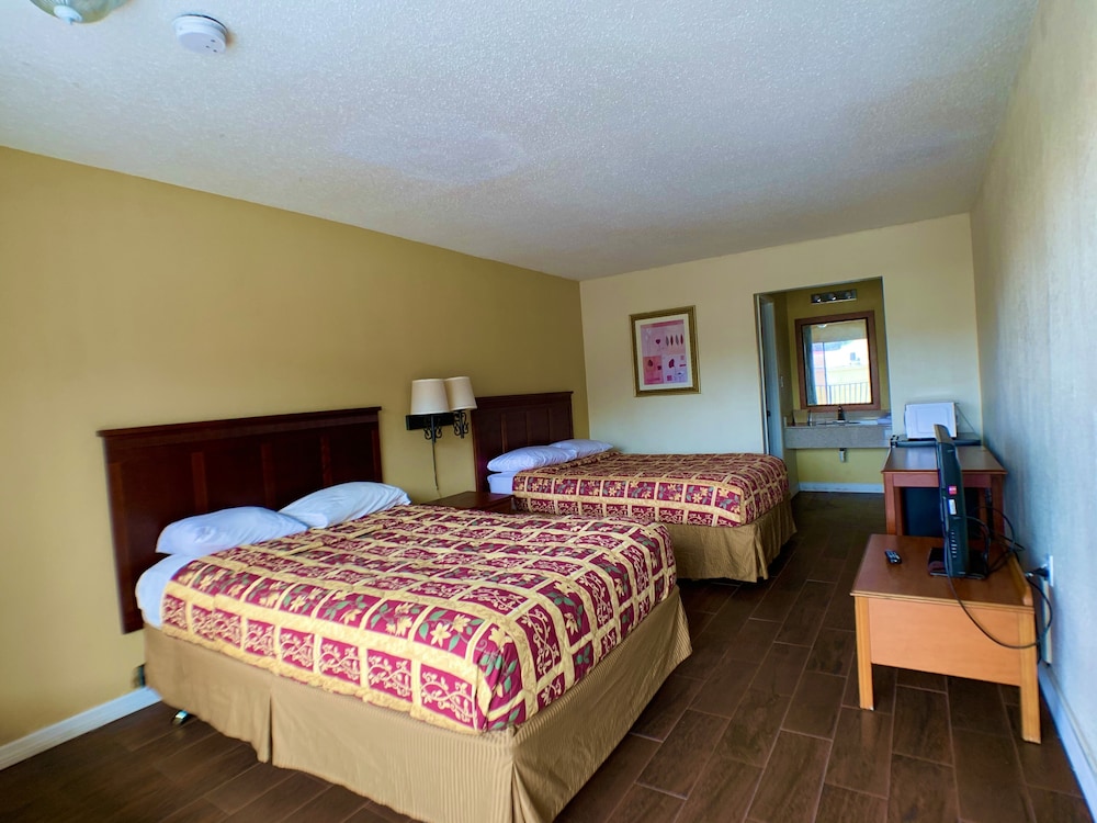 Room, 2 Queen Beds, Non Smoking, photo 7