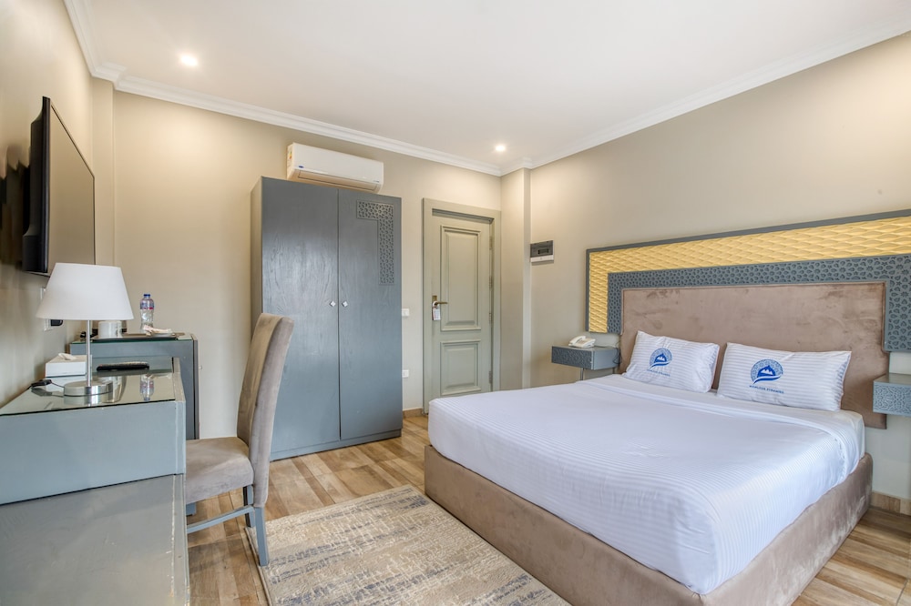 Superior Double Room With Panoramic Pyramids View & Balcony - Photo 3