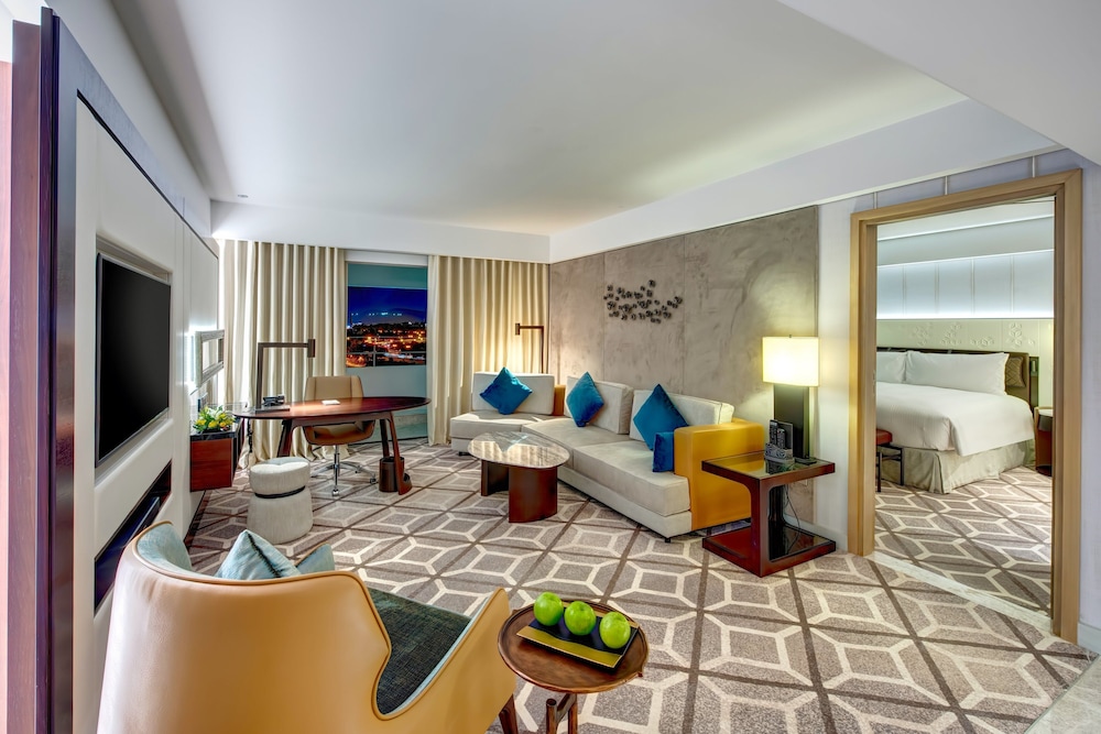 Club Suite, 1 King Bed, Balcony, Sea View (Club Lounge Access)