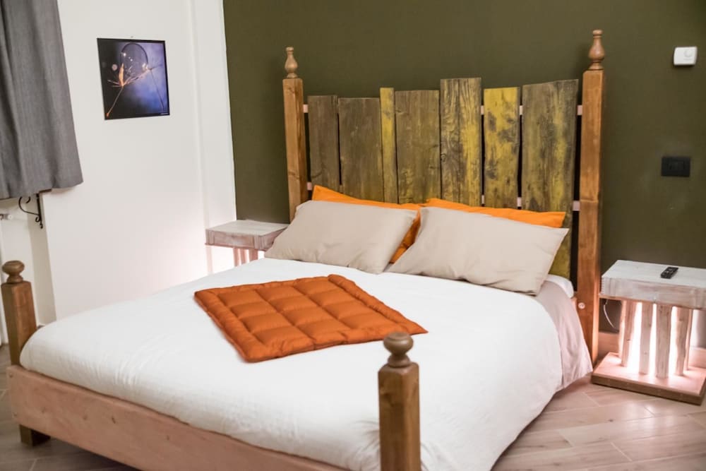 Double Room (Senape)