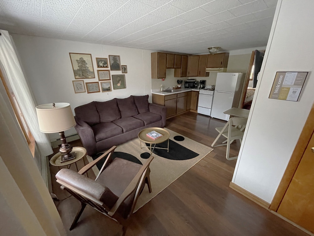 Deluxe Suite, 2 Queen Beds, Kitchen photo 3