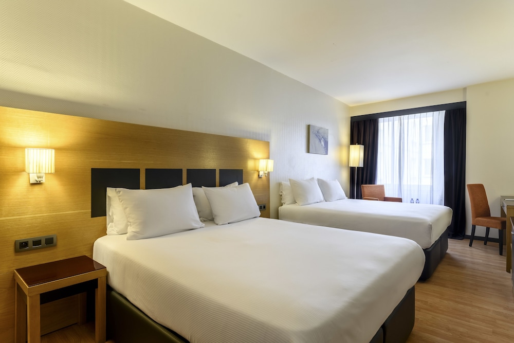 Executive Quadruple Room, 2 Queen Beds photo 1