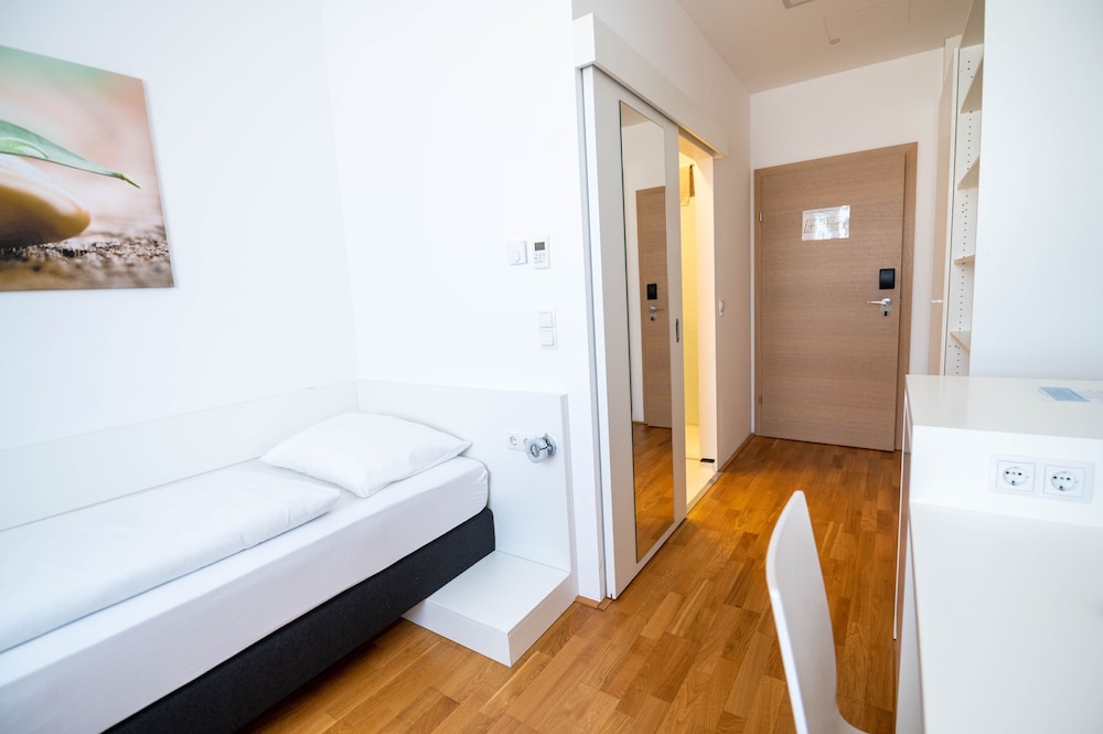 Basic Single Room photo 2