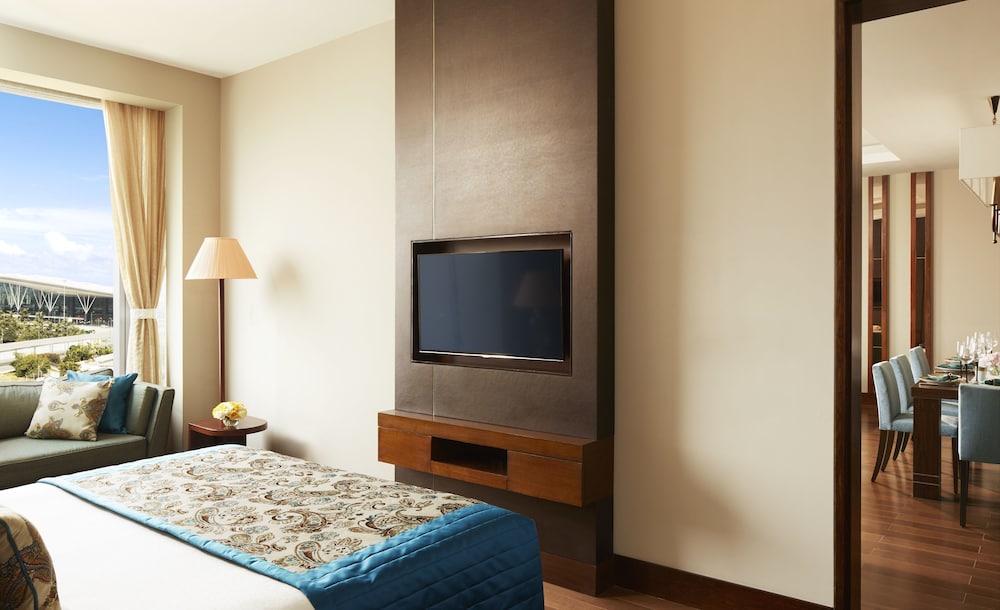 Luxury Suite, 1 King Bed photo 2