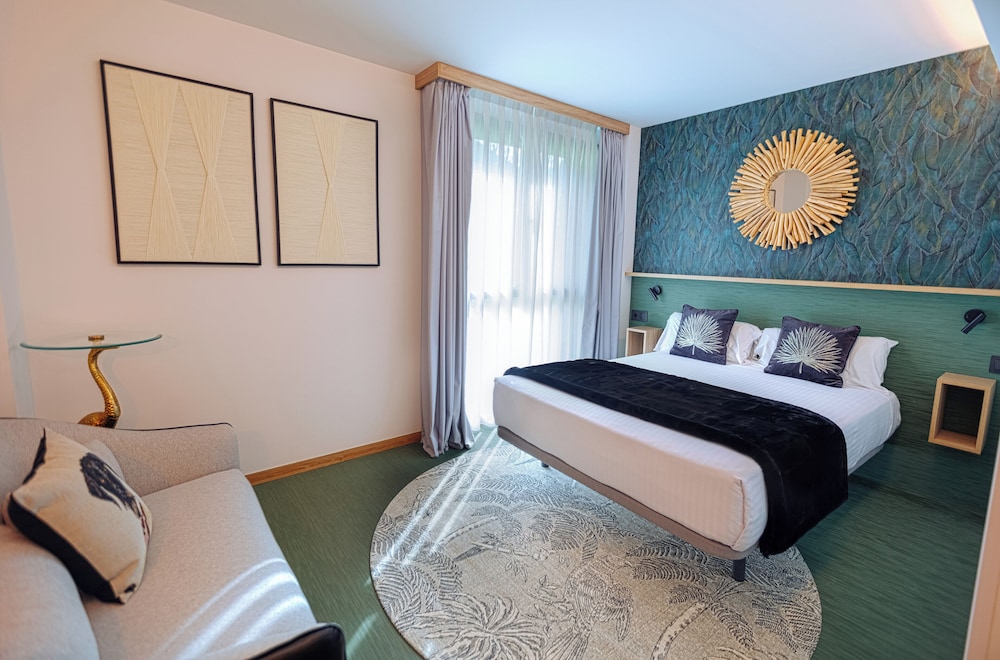 Design Double Room, 1 Queen Bed, Mountain View, Garden Area - Photo 8